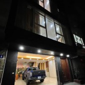 Bán nhà phố Nguyễn Khang- Mặt tiền rộng- Ô chờ thang máy- Gần phố- Nhà mới